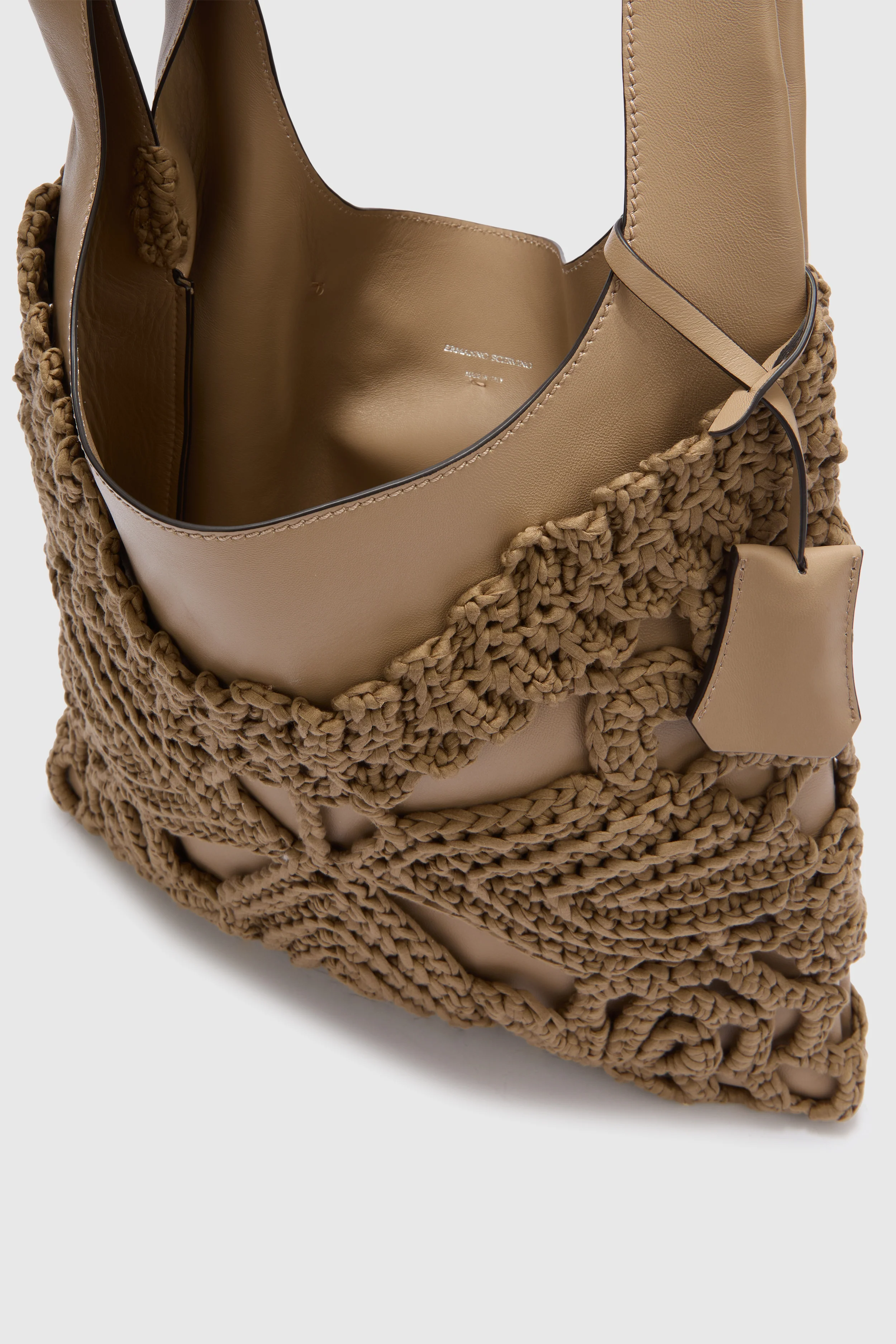 Beige Tbag in nappa with sphere yarn shell - Image 5