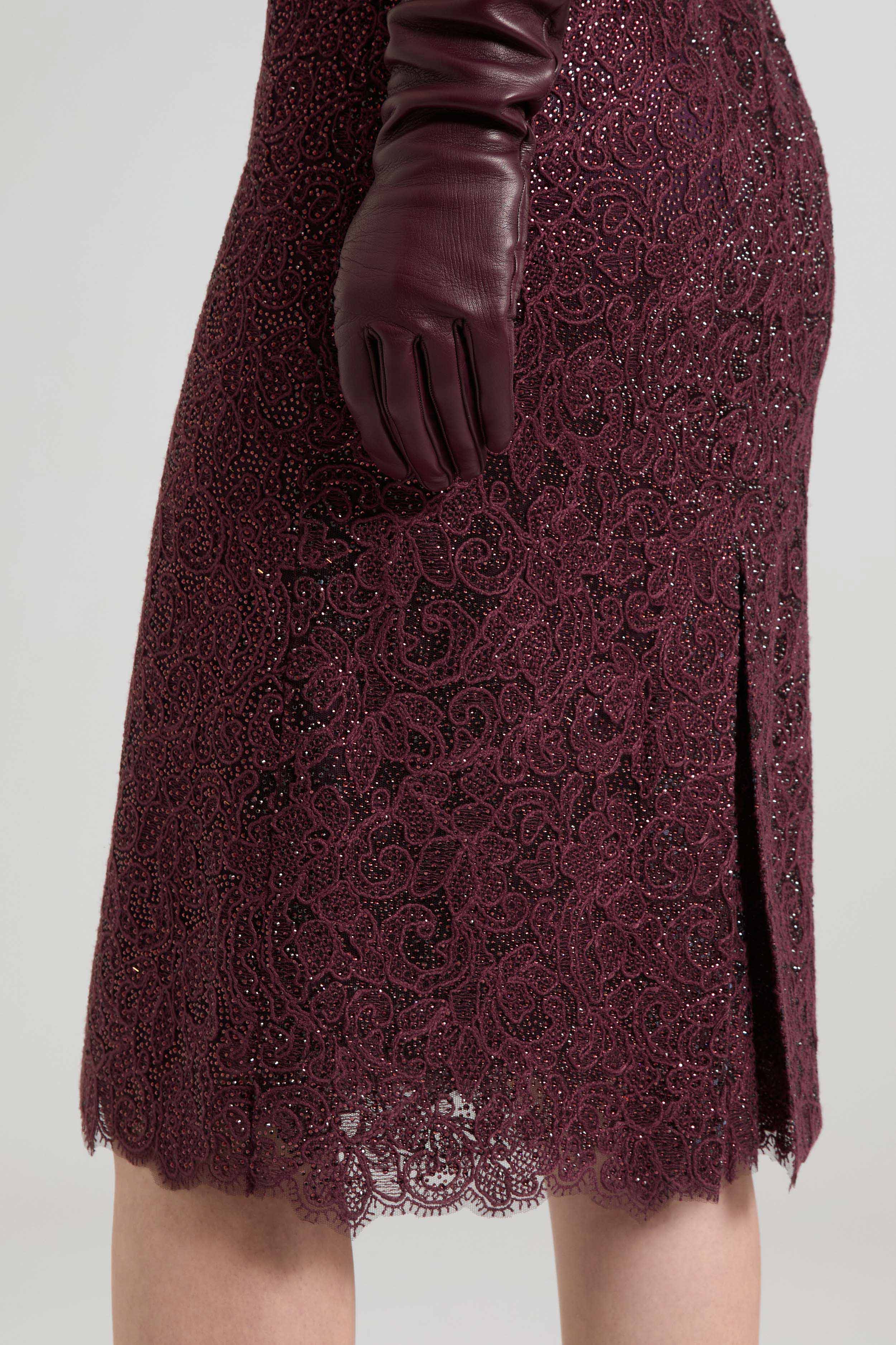 Below-the-knee sheath dress in rebrodé lace with scalloped hem - Image 4