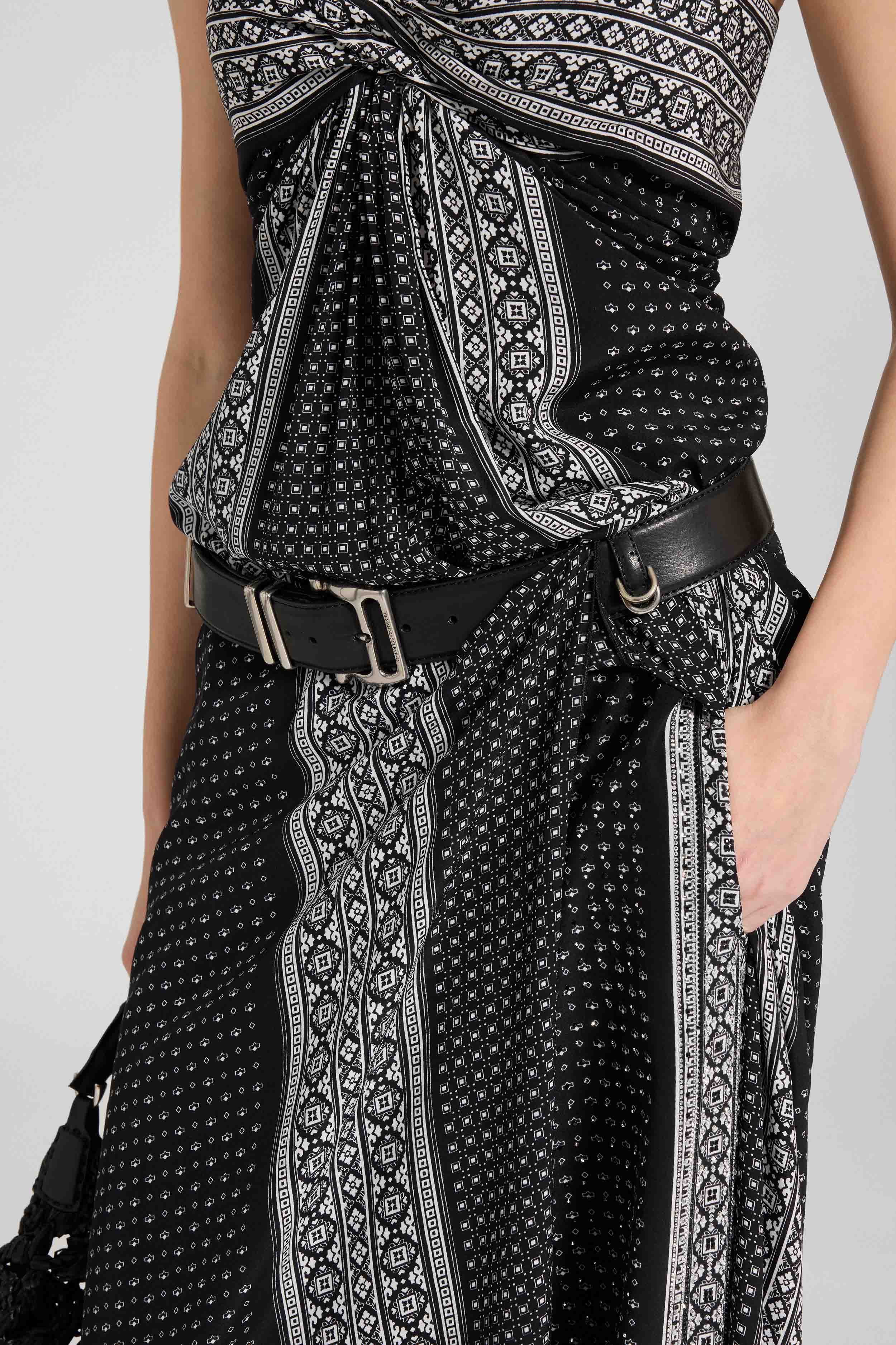 Black belt in calfskin with loop buckle - Image 2