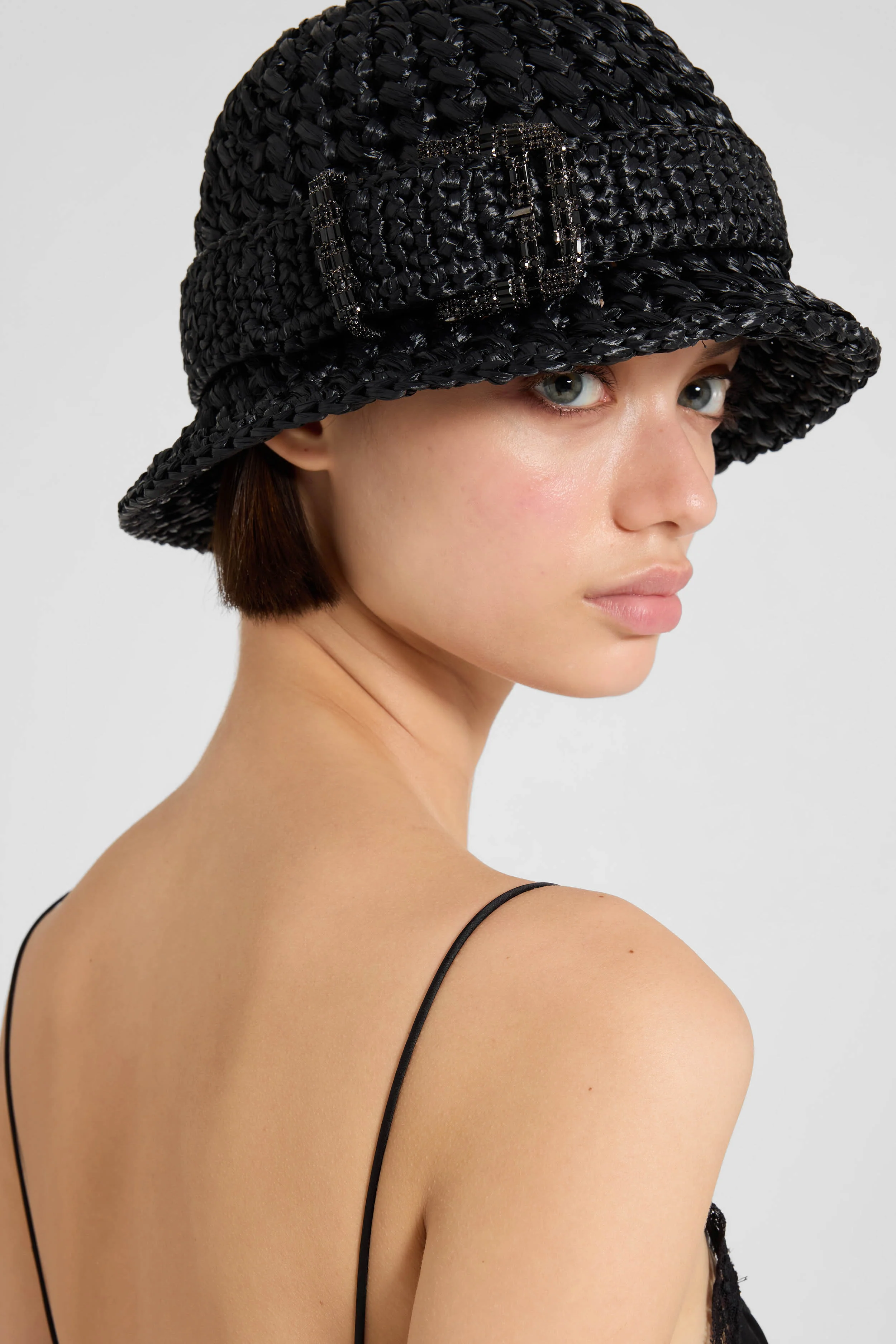 Black raffia cloche with jewel belt - Image 2