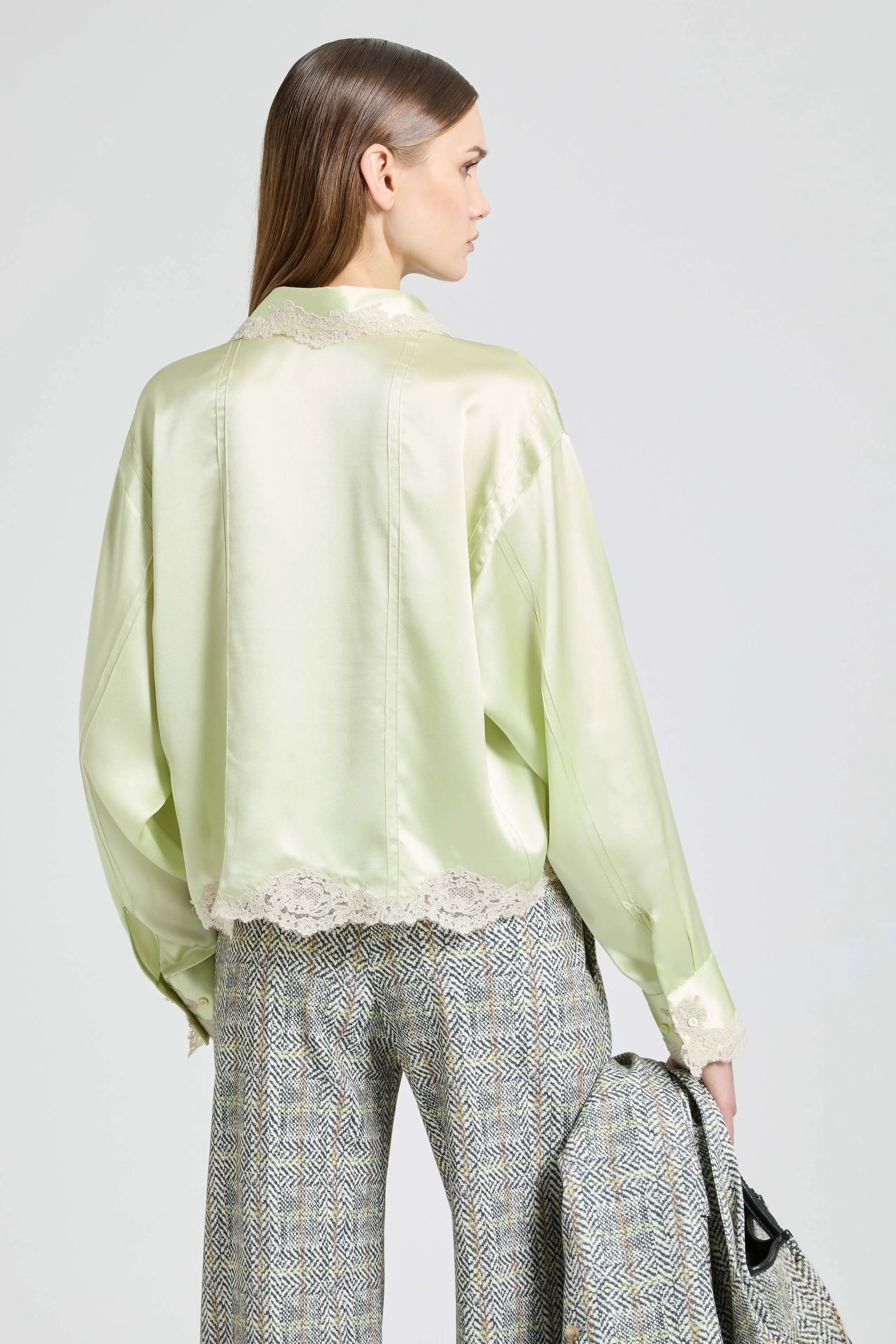 Boxy silk satin shirt with contrasting rebrodé lace - Image 4