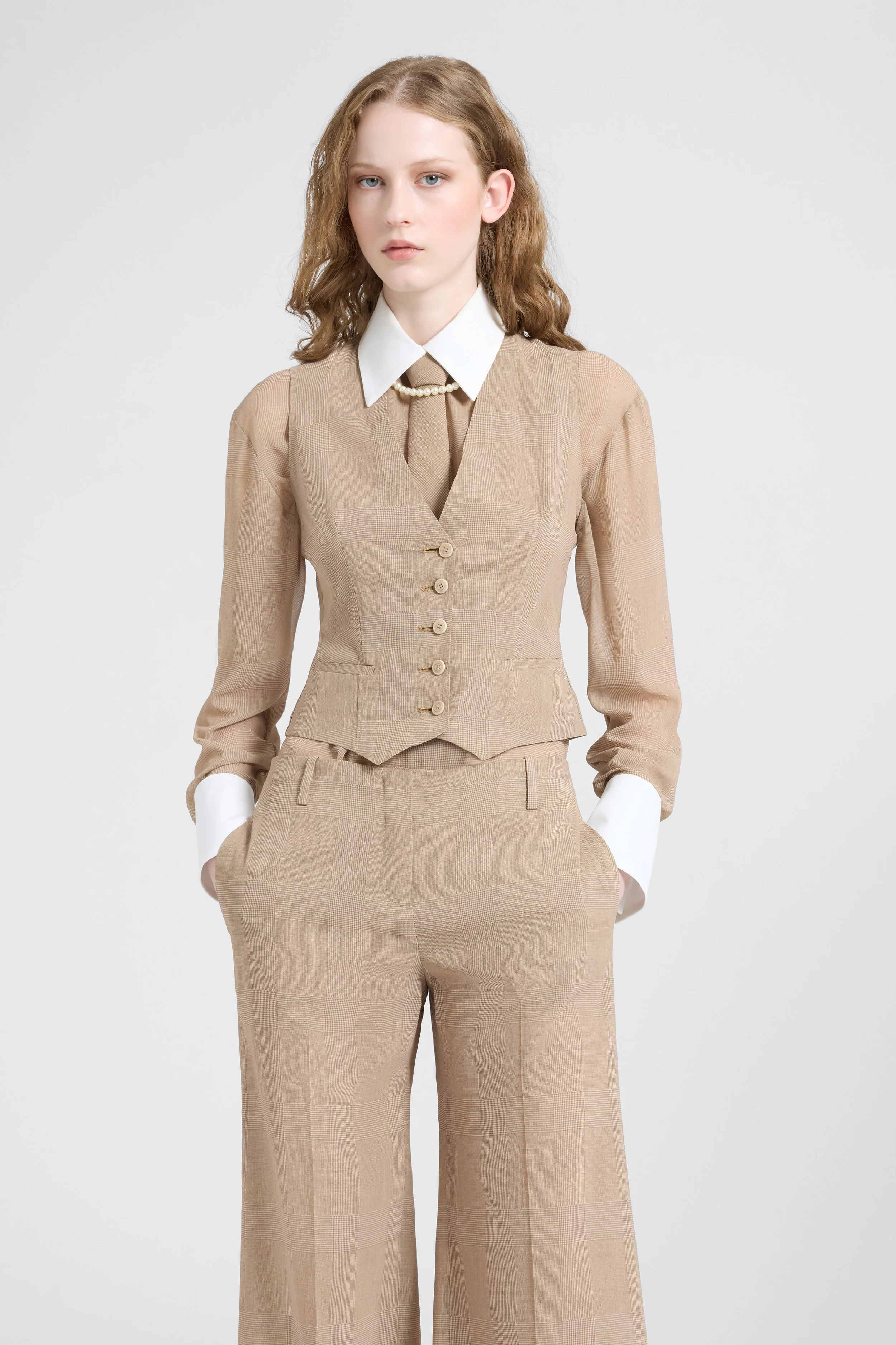 Classic tailored vest in technical georgette - Image 3