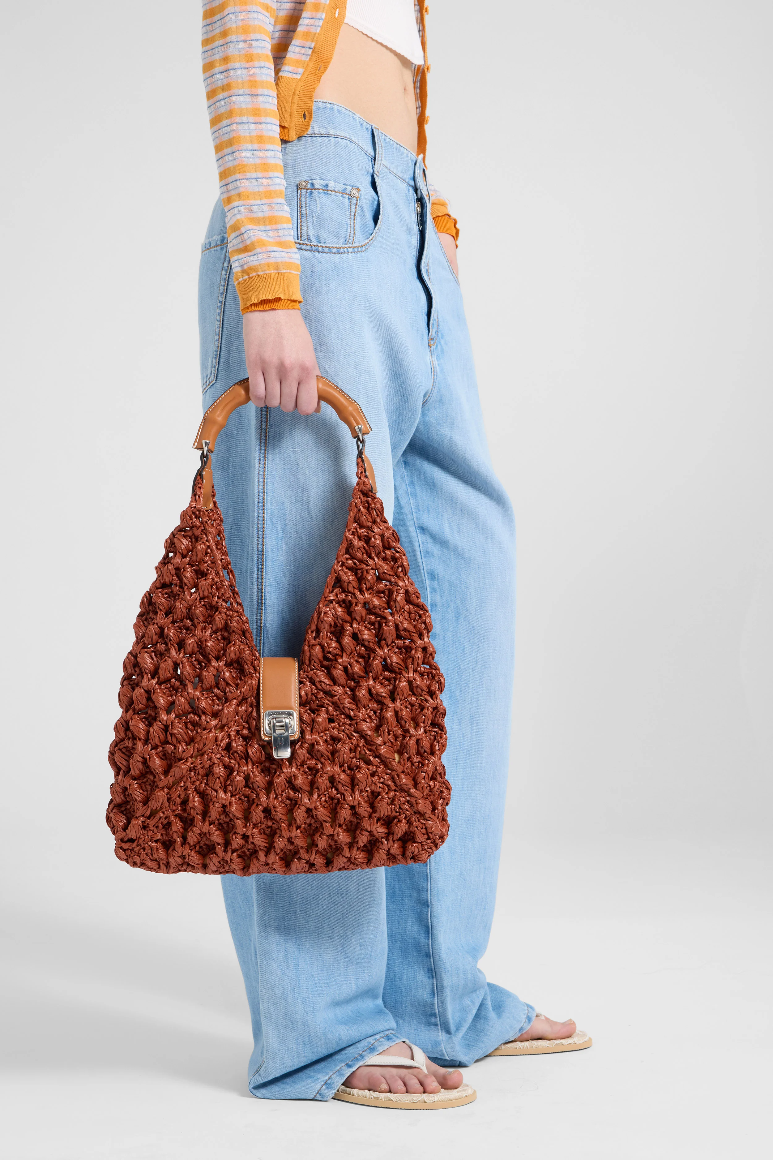 Clio bag in raffia color leather with bamboo handle - Image 2
