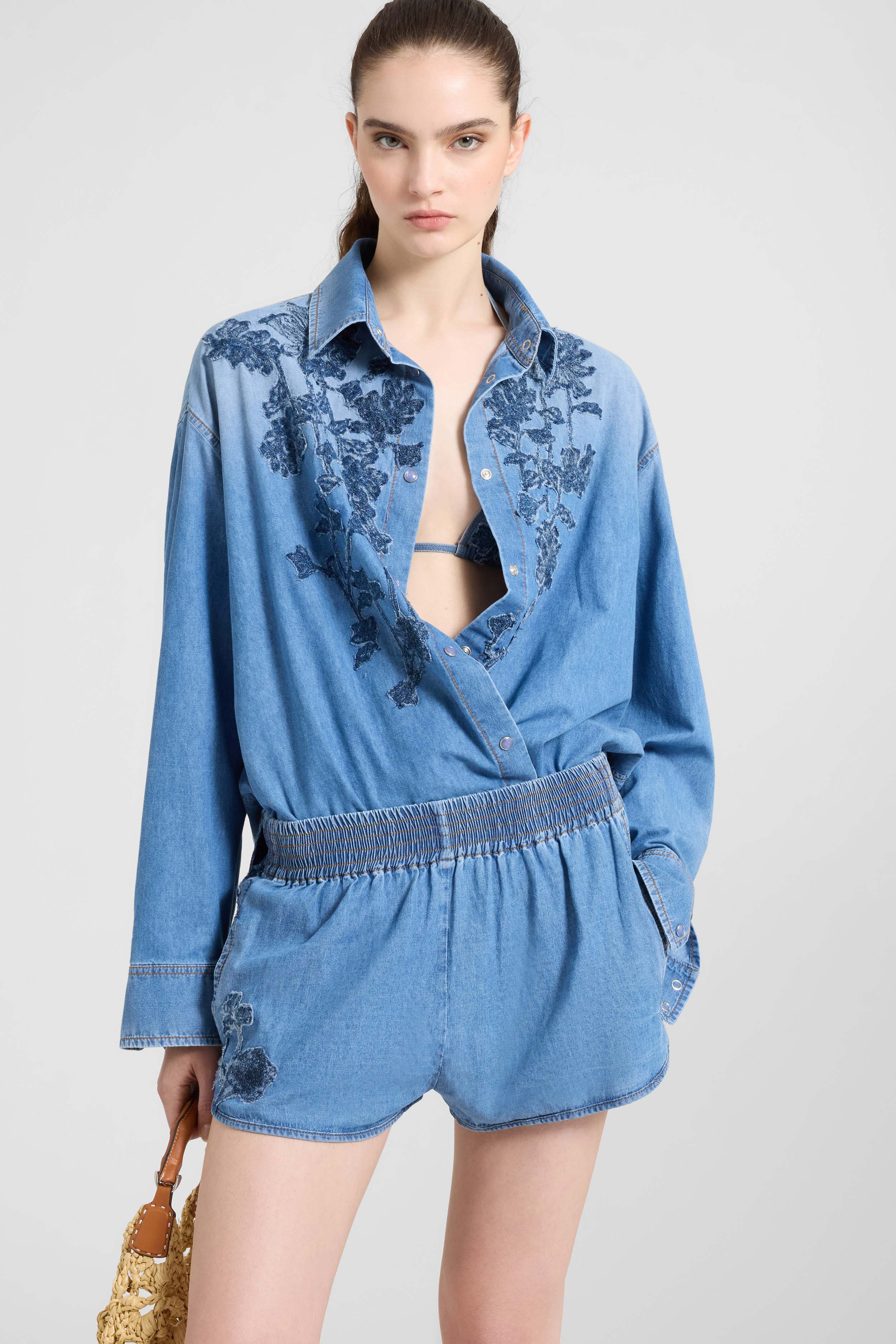 Cotton denim shirt with floral embroidery - Image 3