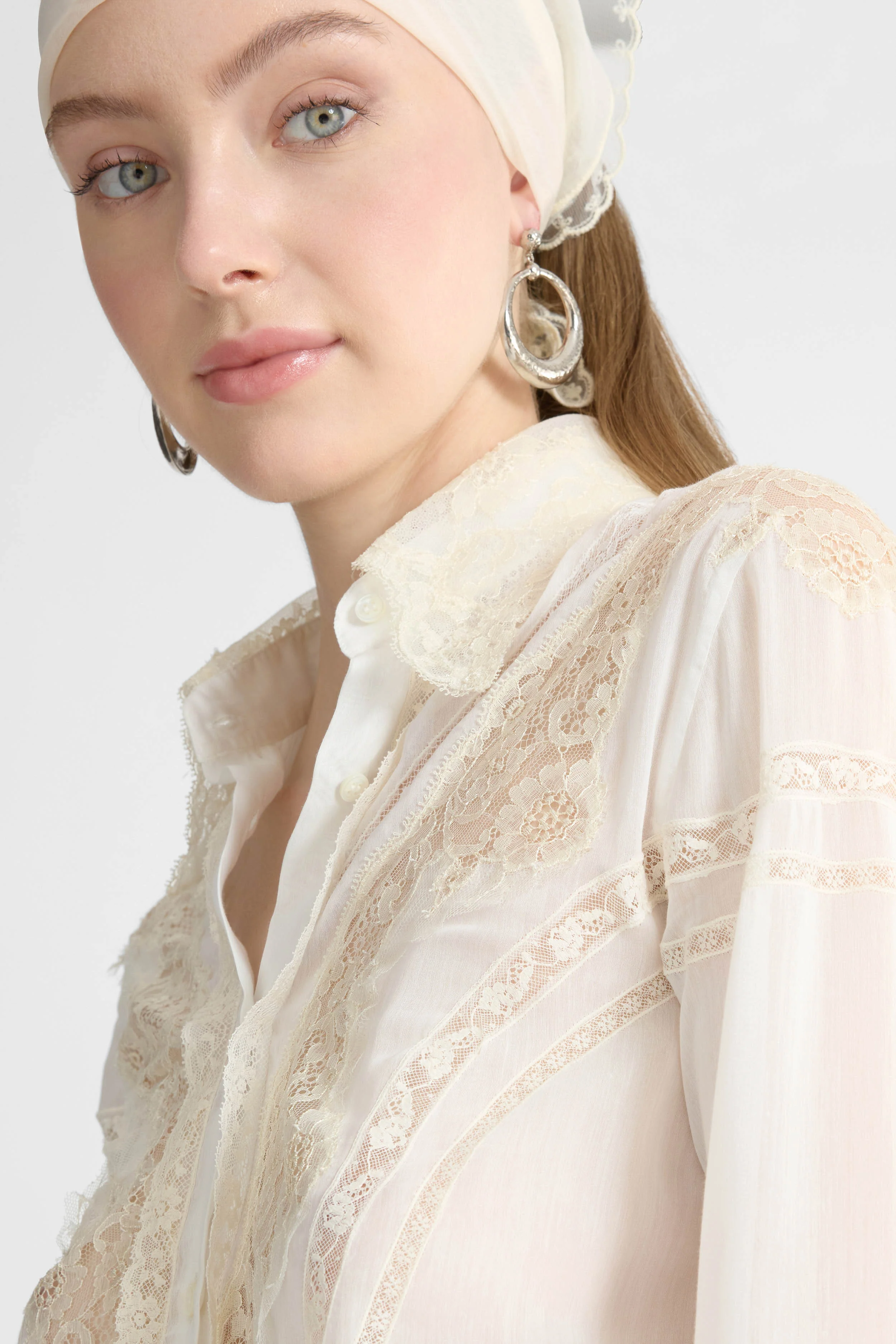 Cropped Cotton and Silk Muslin Shirt with Rebrodé and Valencienne Lace - Image 4