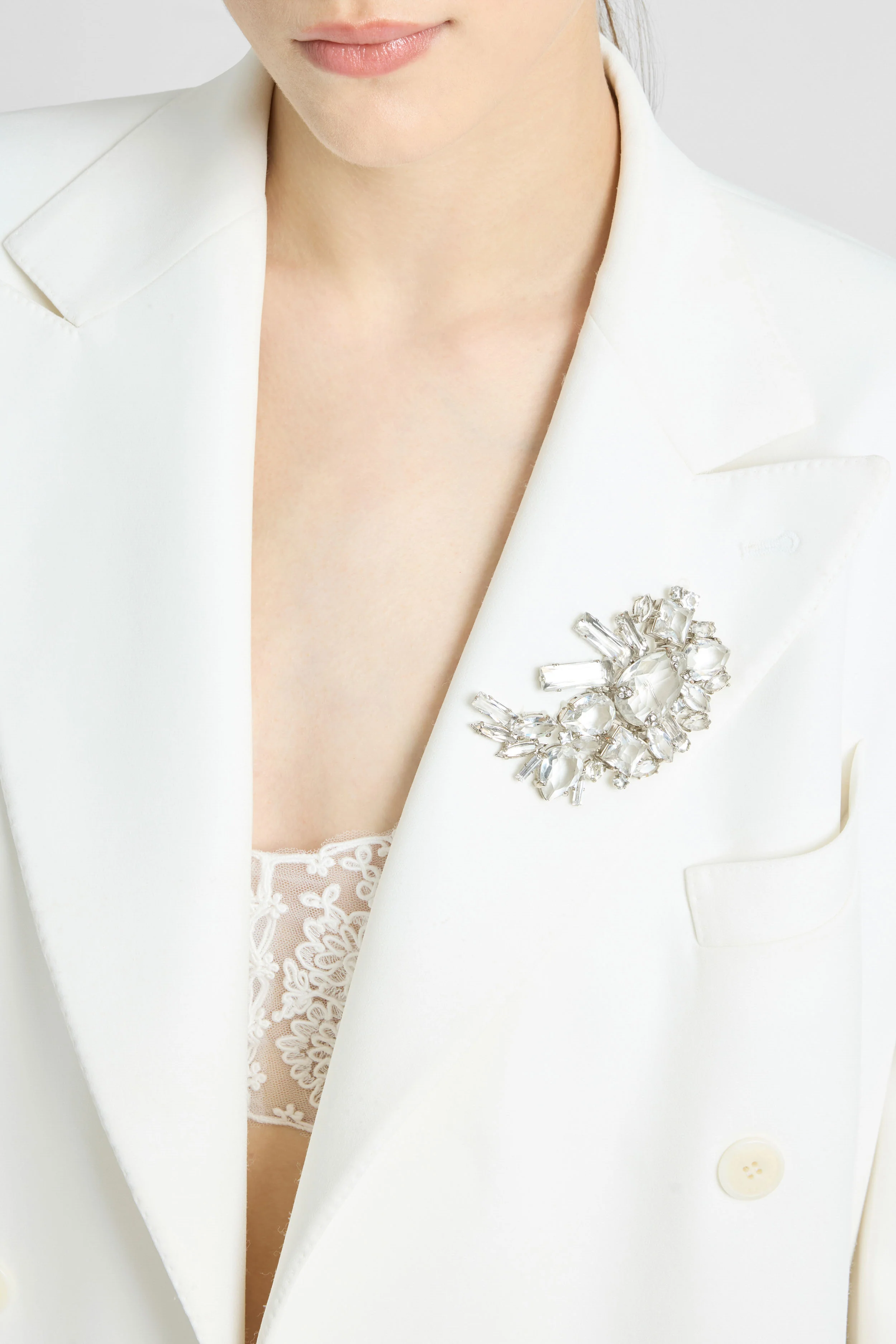 Double-breasted cadì viscose jacket with daisy brooch - Image 3