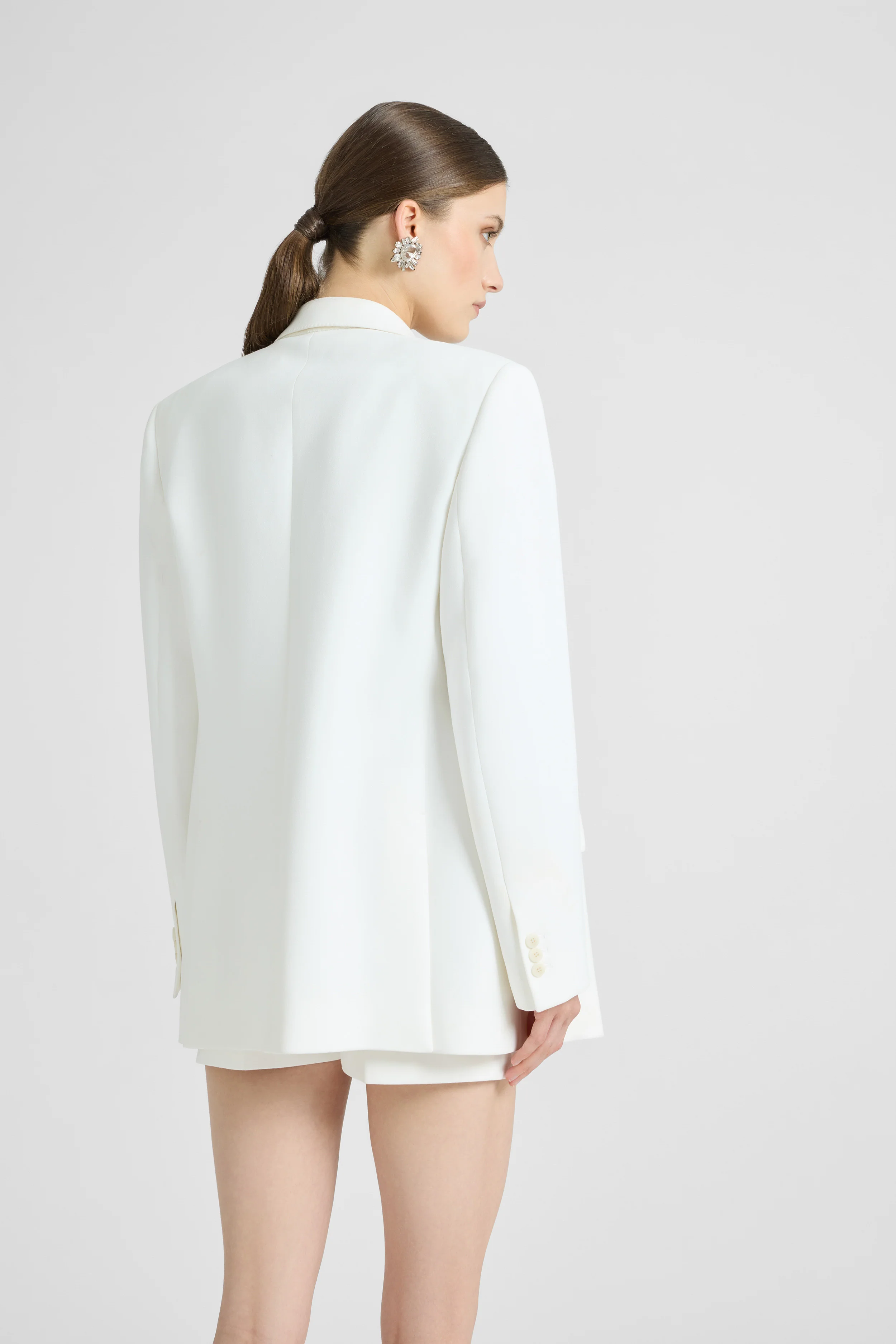 Double-breasted cadì viscose jacket with daisy brooch - Image 5