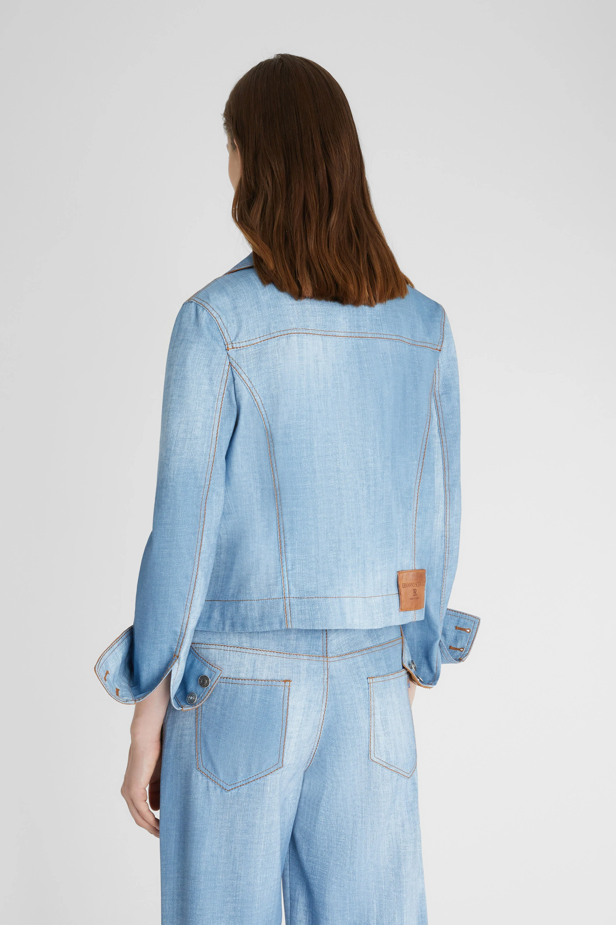 Jacket in marocain denim print and suede cuff interior - Image 4