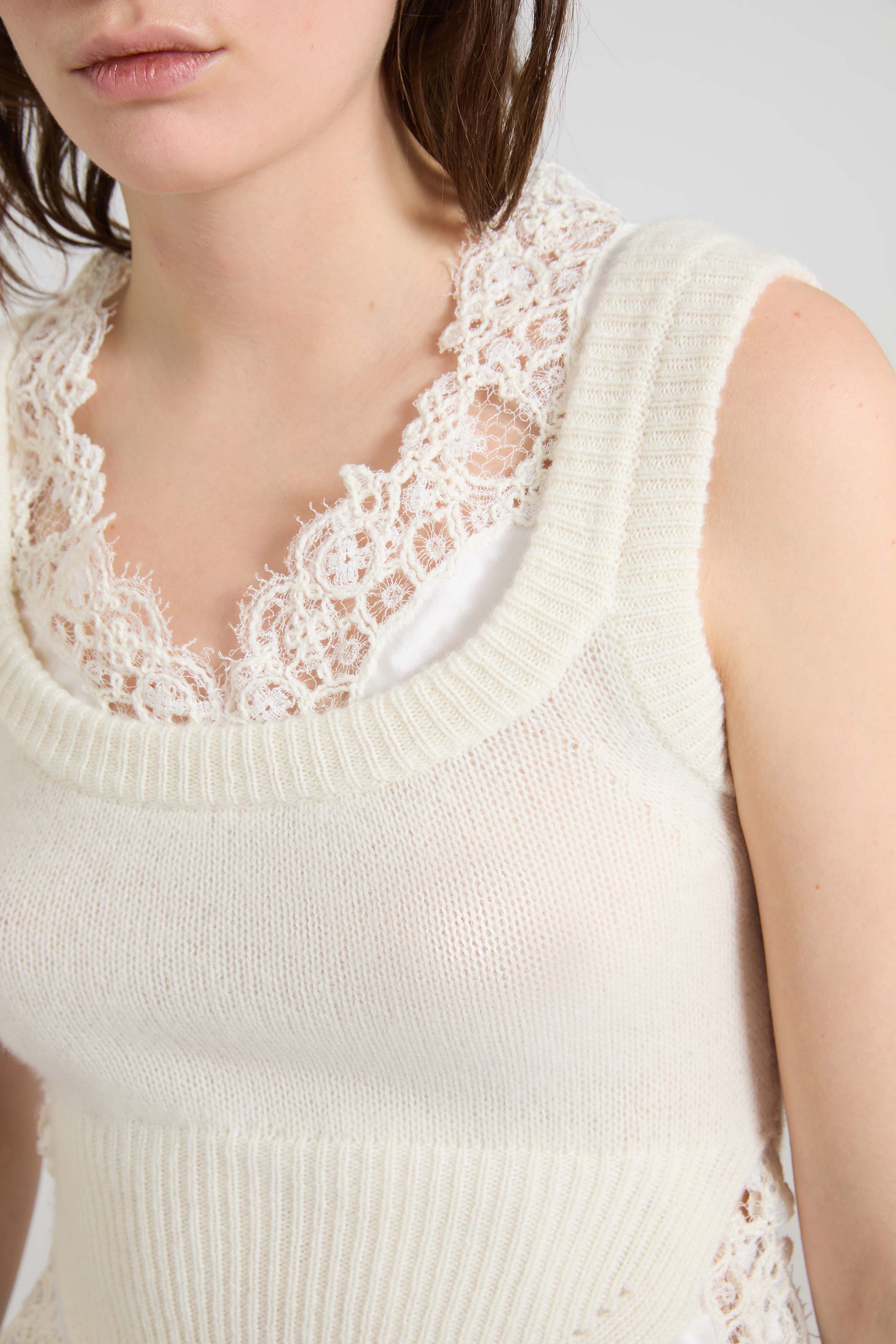 Layer-effect cashmere top with lace details - Image 4