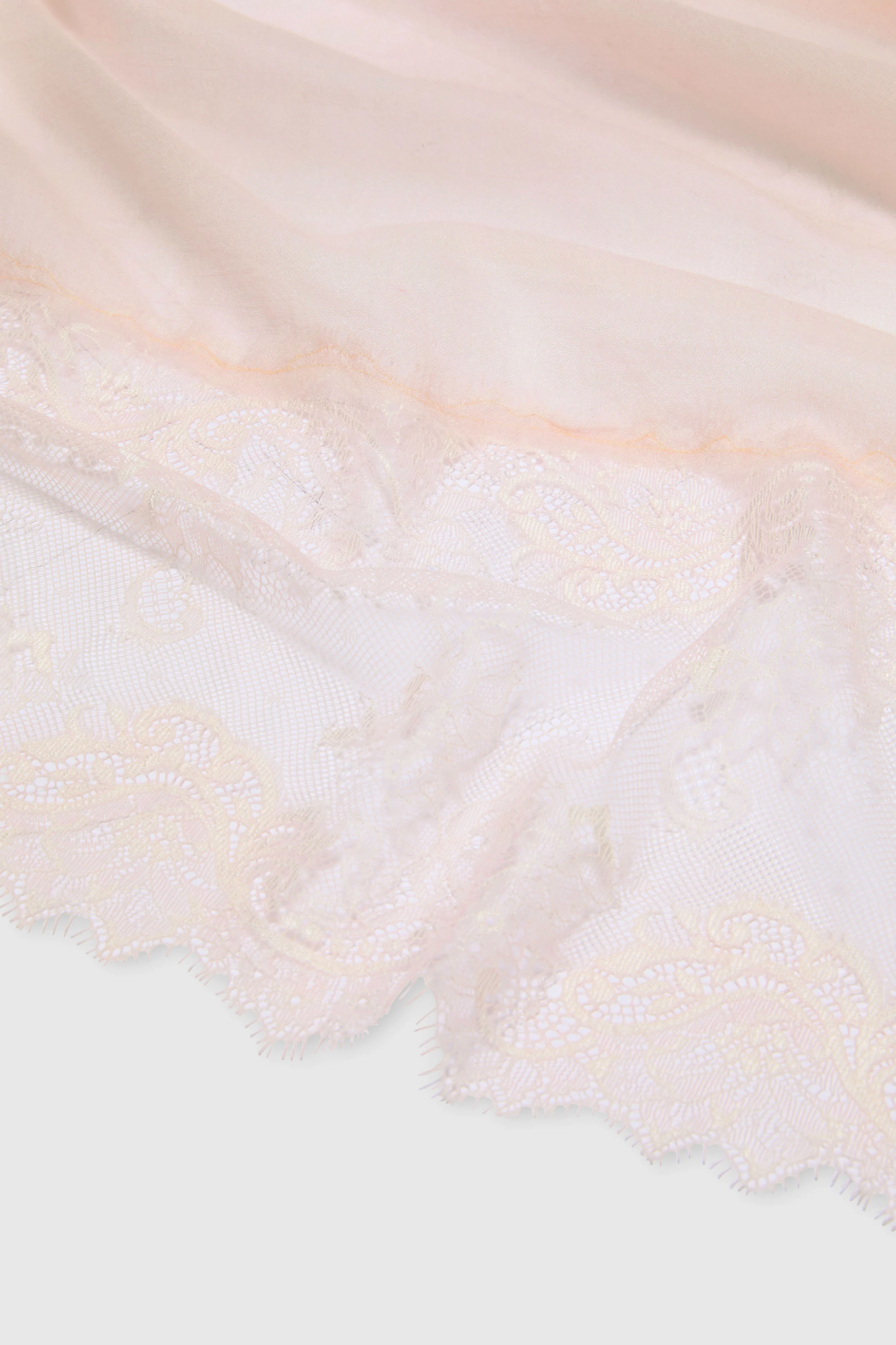Light pink pure cashmere stole with fine rebrodé lace trim - Image 2