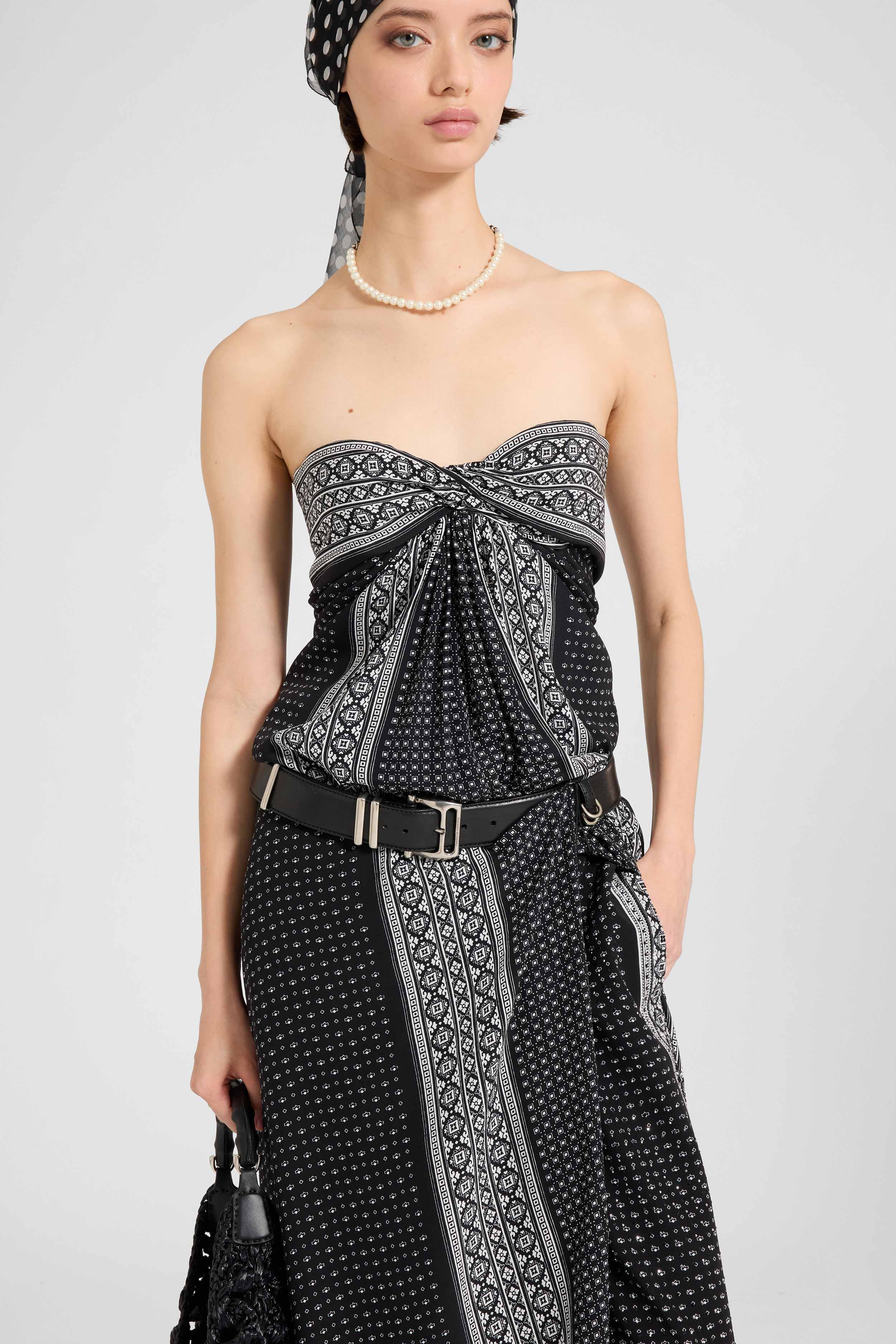 Long bandana-print dress with central knot - Image 4