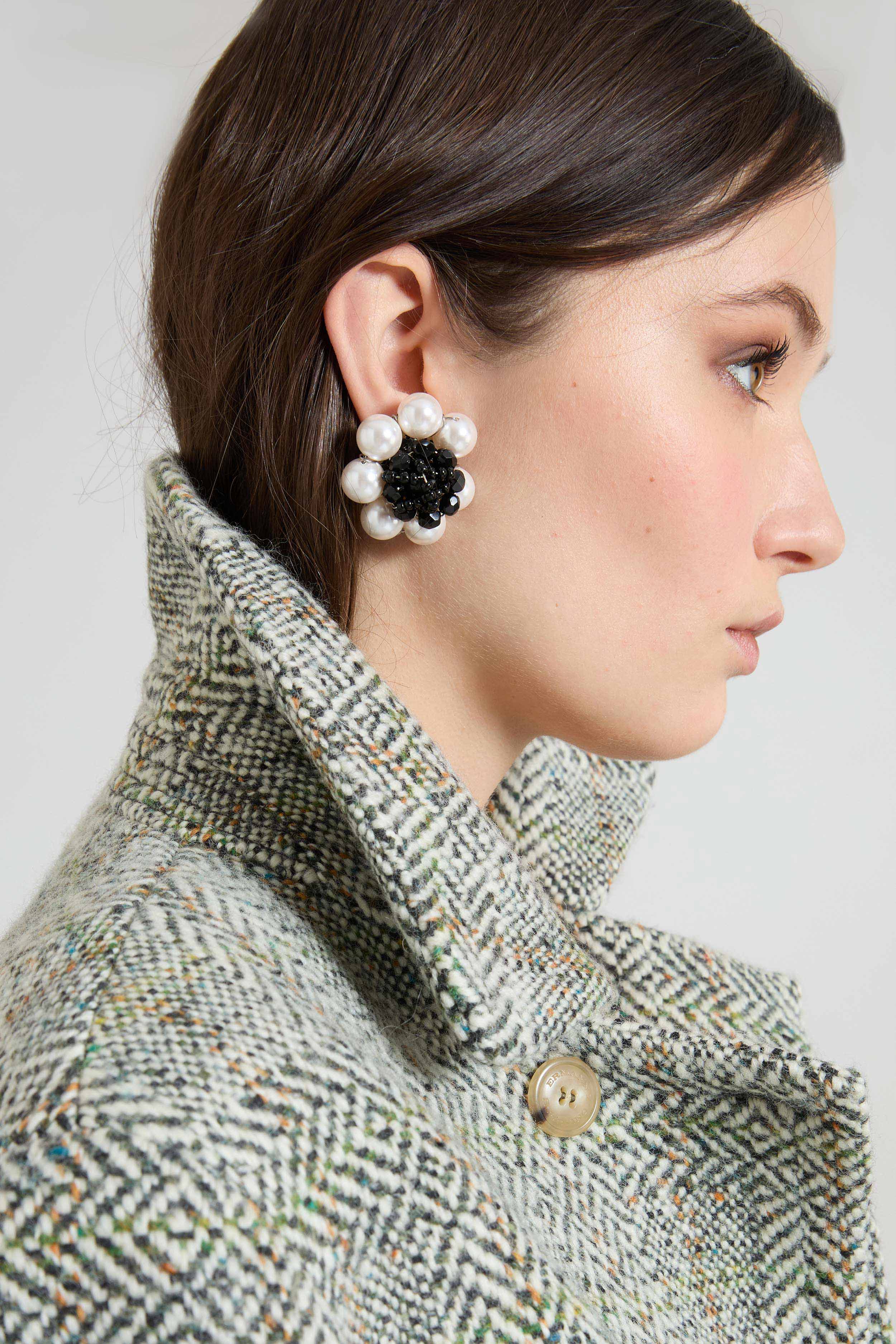 Macro clip-on earrings with off-white pearls and jet crystals - Image 2
