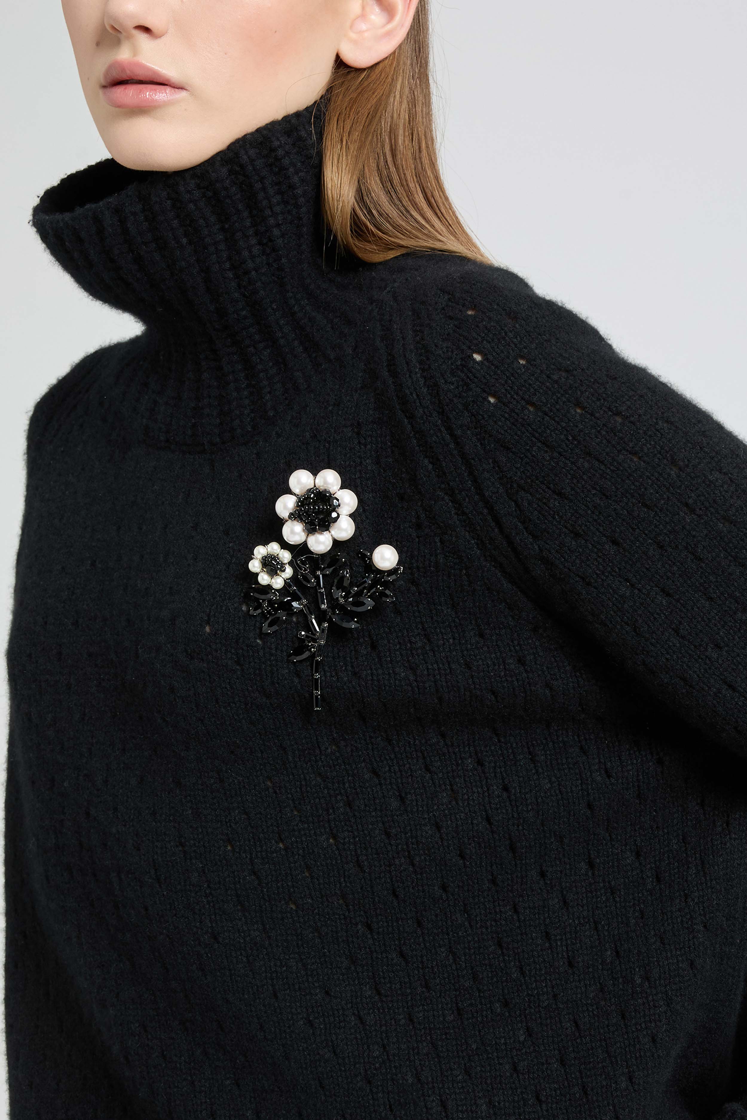 Oversized pure cashmere turtleneck sweater - Image 4
