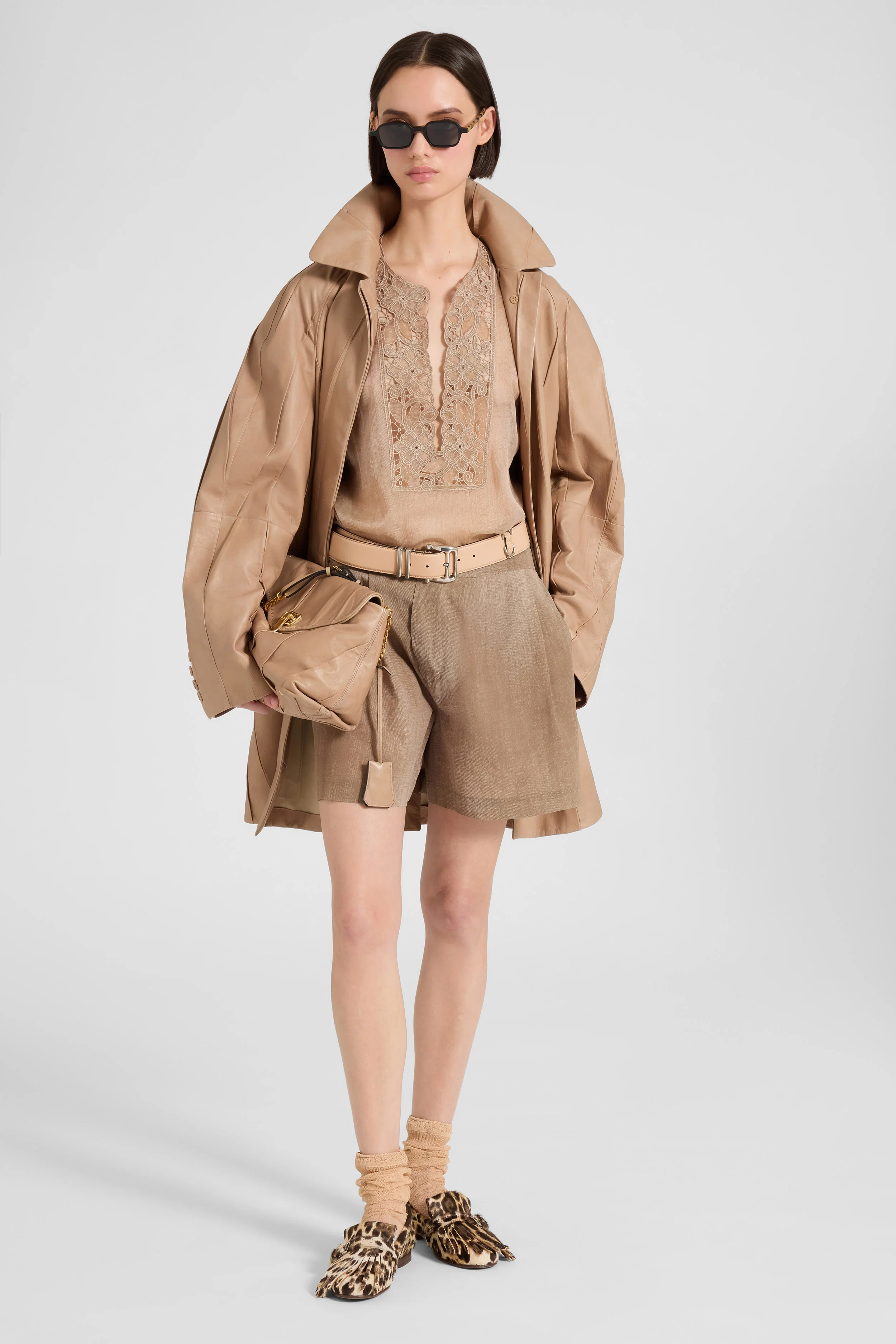 Regular fit shorts in sand-toned denim print marocain - Image 2
