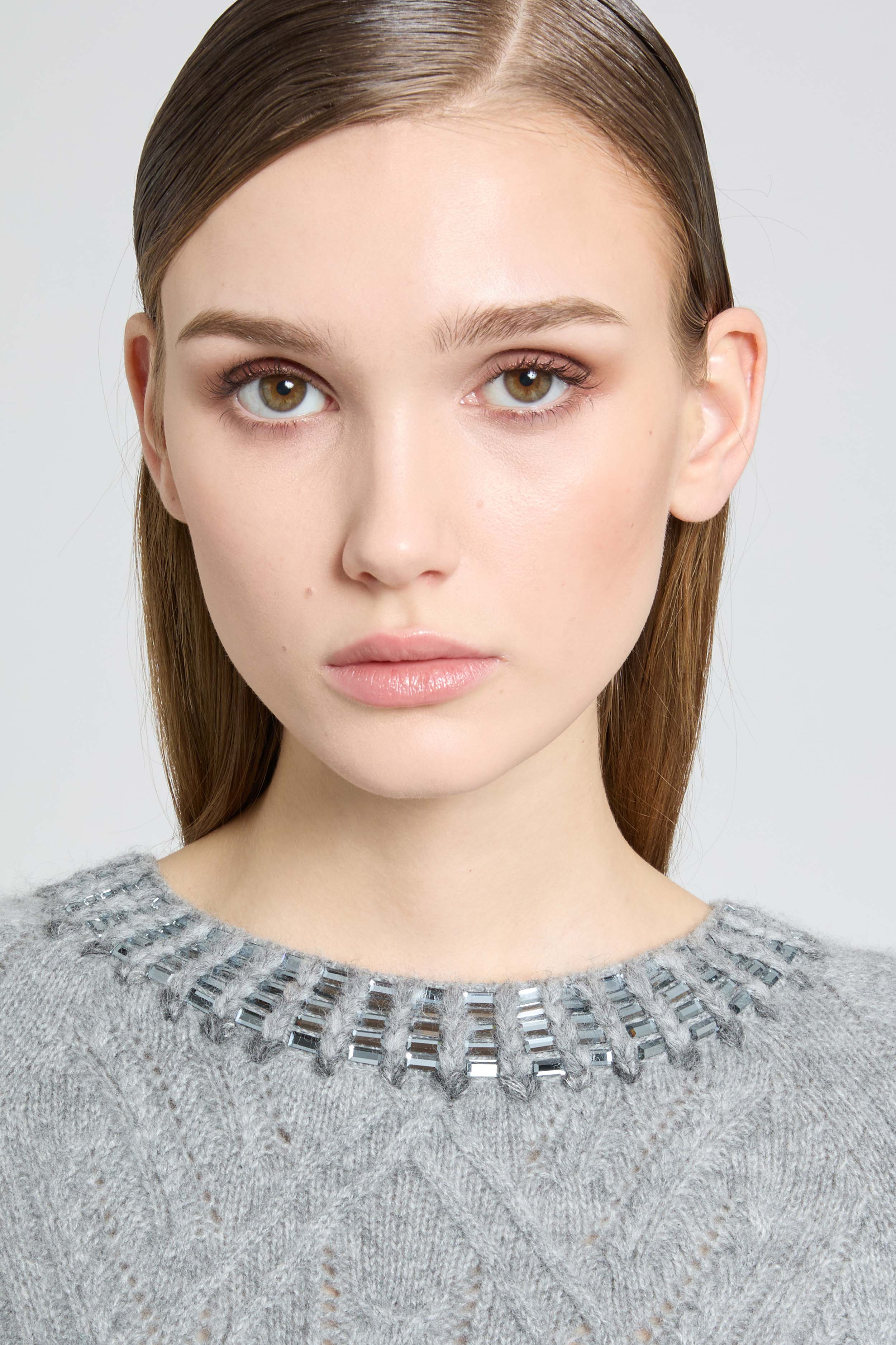 Short-sleeved cashmere sweater with cable knit, openwork and crystals - Image 4