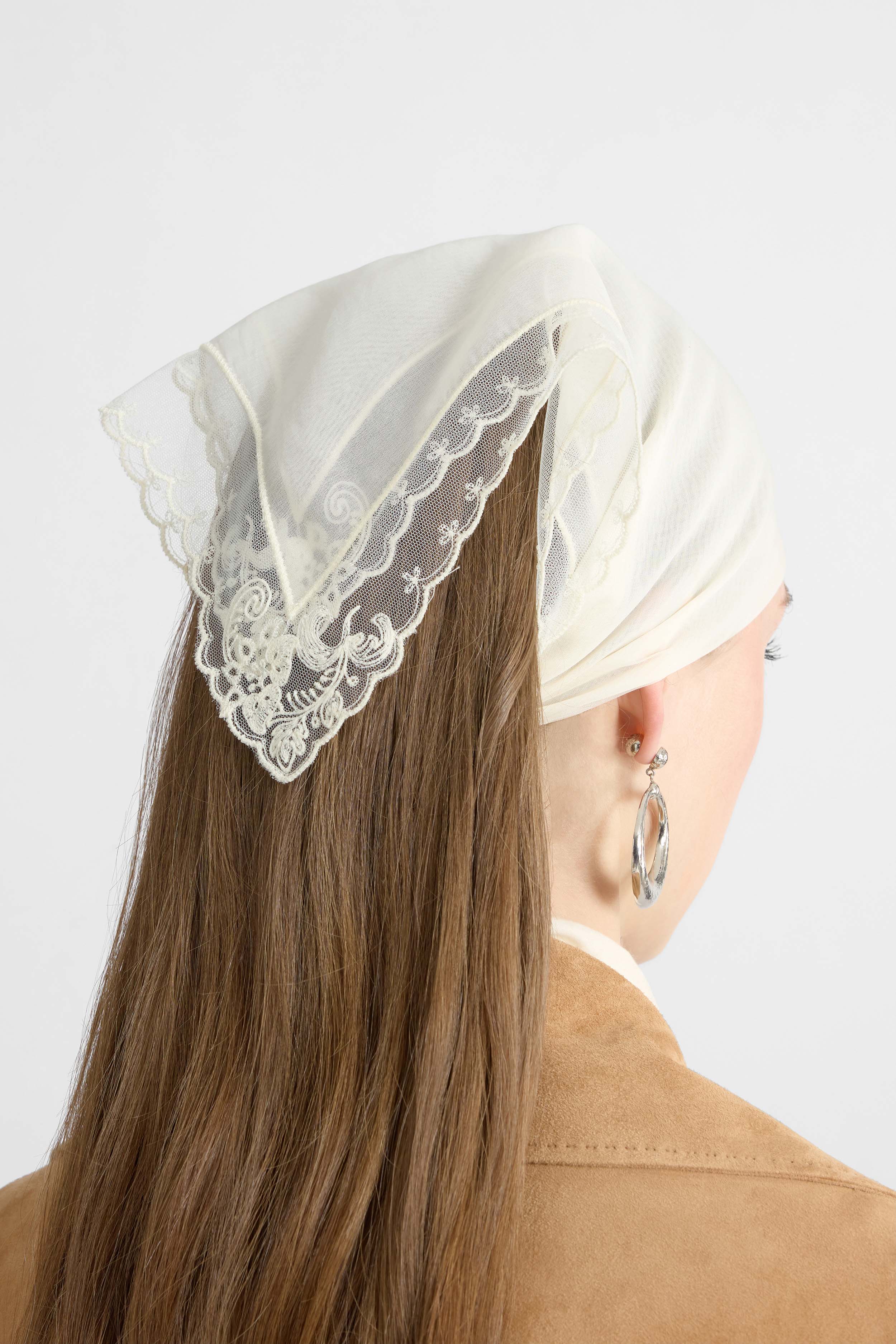 White silk bandana with scalloped rebrodé lace trim - Image 2
