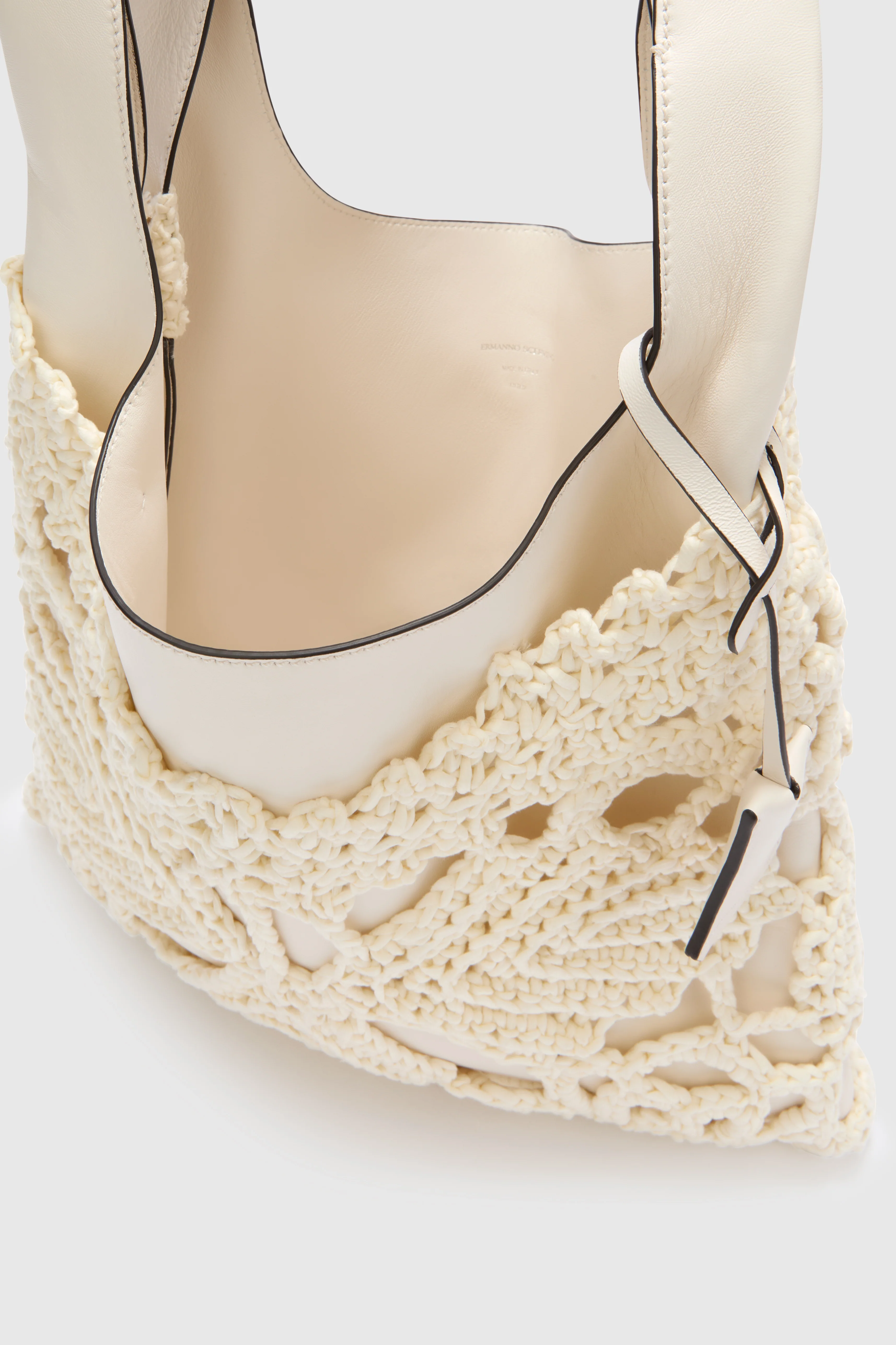 White Tbag in nappa with sphere yarn shell - Image 6